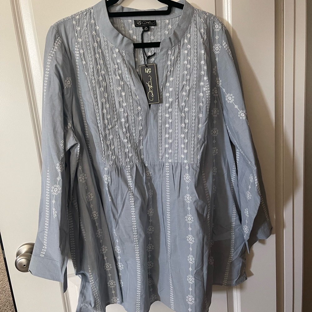 DG2 Blouse NWT size 2x